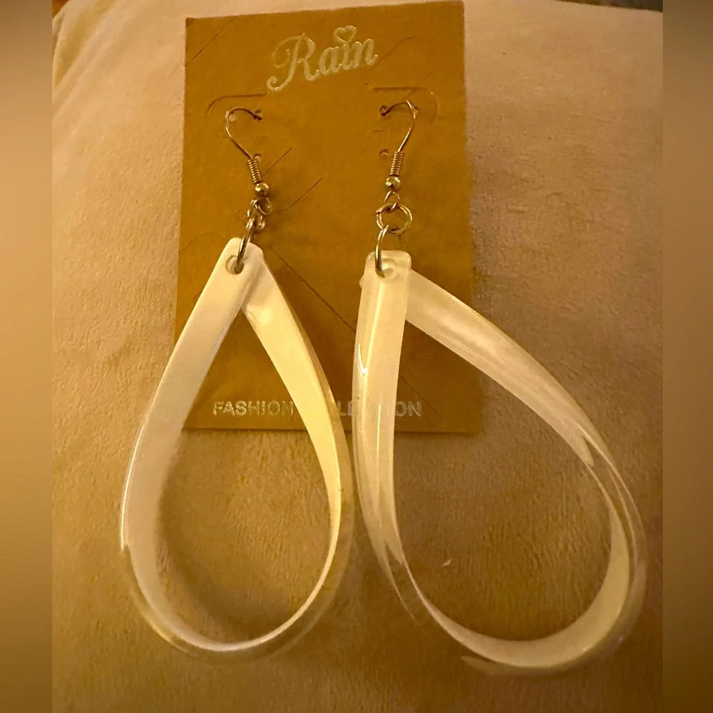 Rain Jewelry Acrylic Door Knocker Drop Disc Statement Earrings White Clear - Picture 4 of 5